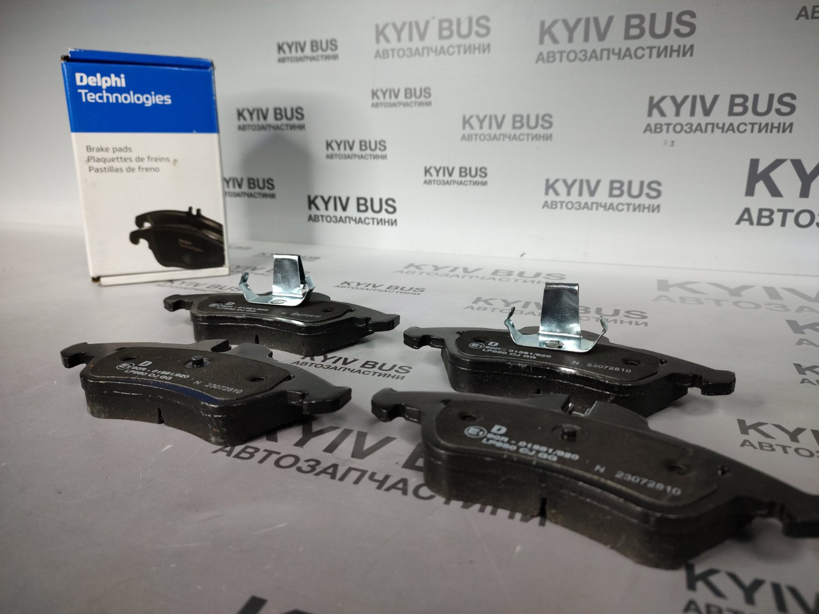 Колодки гальмівні дискові [передні] [W901-904] / Без датчиків /