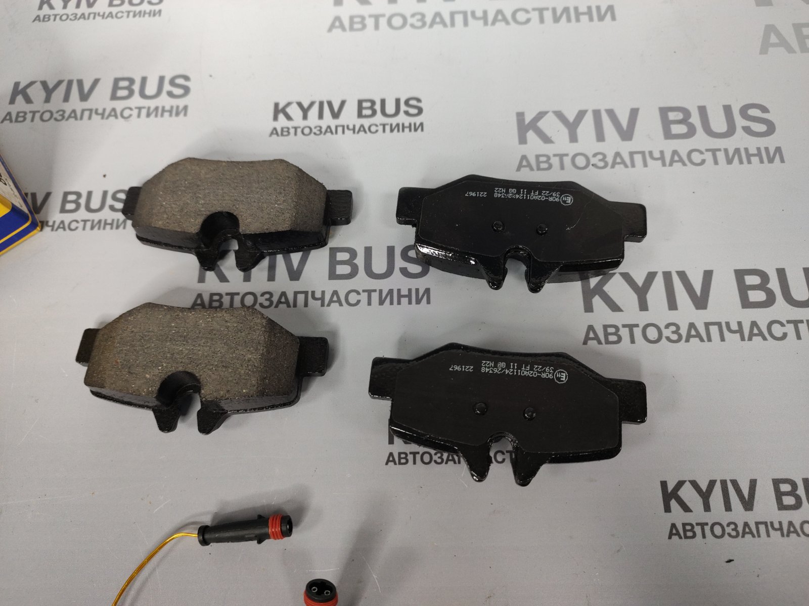 Колодки гальмівні дискові [задні] [W639] / З датчиками /