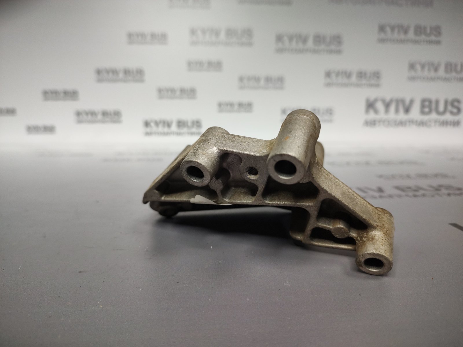 Кронштейн двигуна [на витратомір повітря] OM651 MB VITO W447 [б/в]