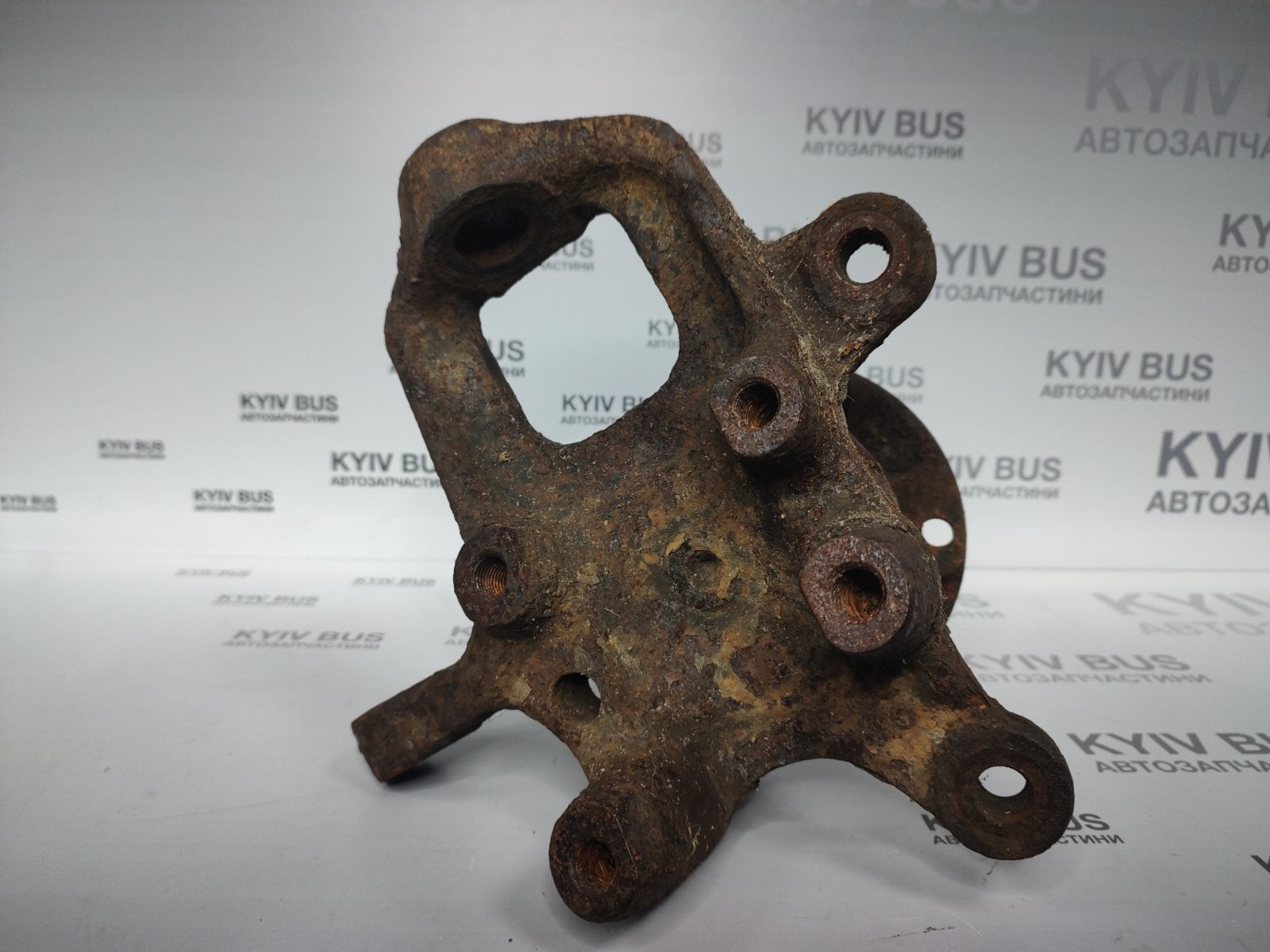 Цапфа / кулак поворний / маточина однокатка w903 [ L ] з ABS [б/в]