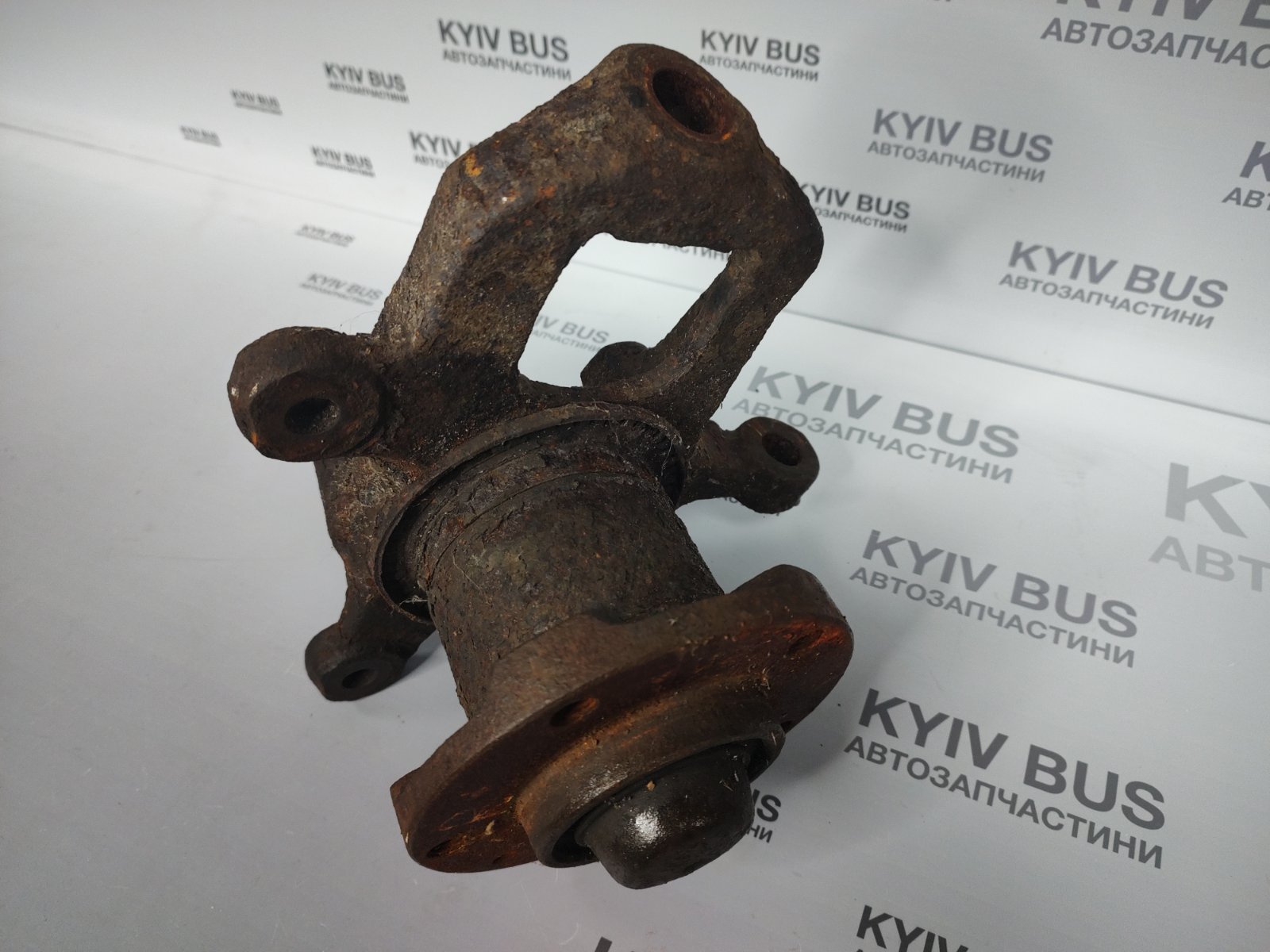 Цапфа / кулак поворний / маточина однокатка w903 [ L ] з ABS [б/в]