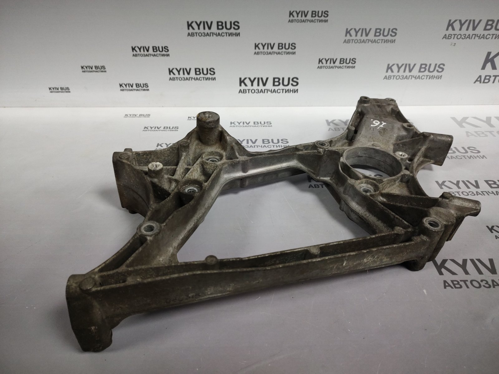 Підрамник/кронштейн кріплення роликів MB Vito W447 V-Class [б/в]