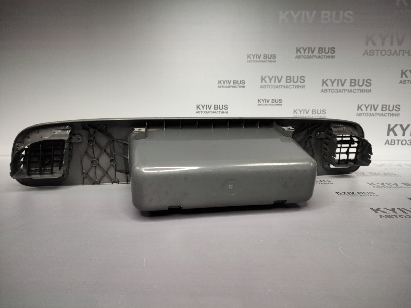 Накладка передньої панелі, ТОРПЕДО, з дефлекторами MB Sprinter 903 CDI [ R , Пасажирська ] [б/в]