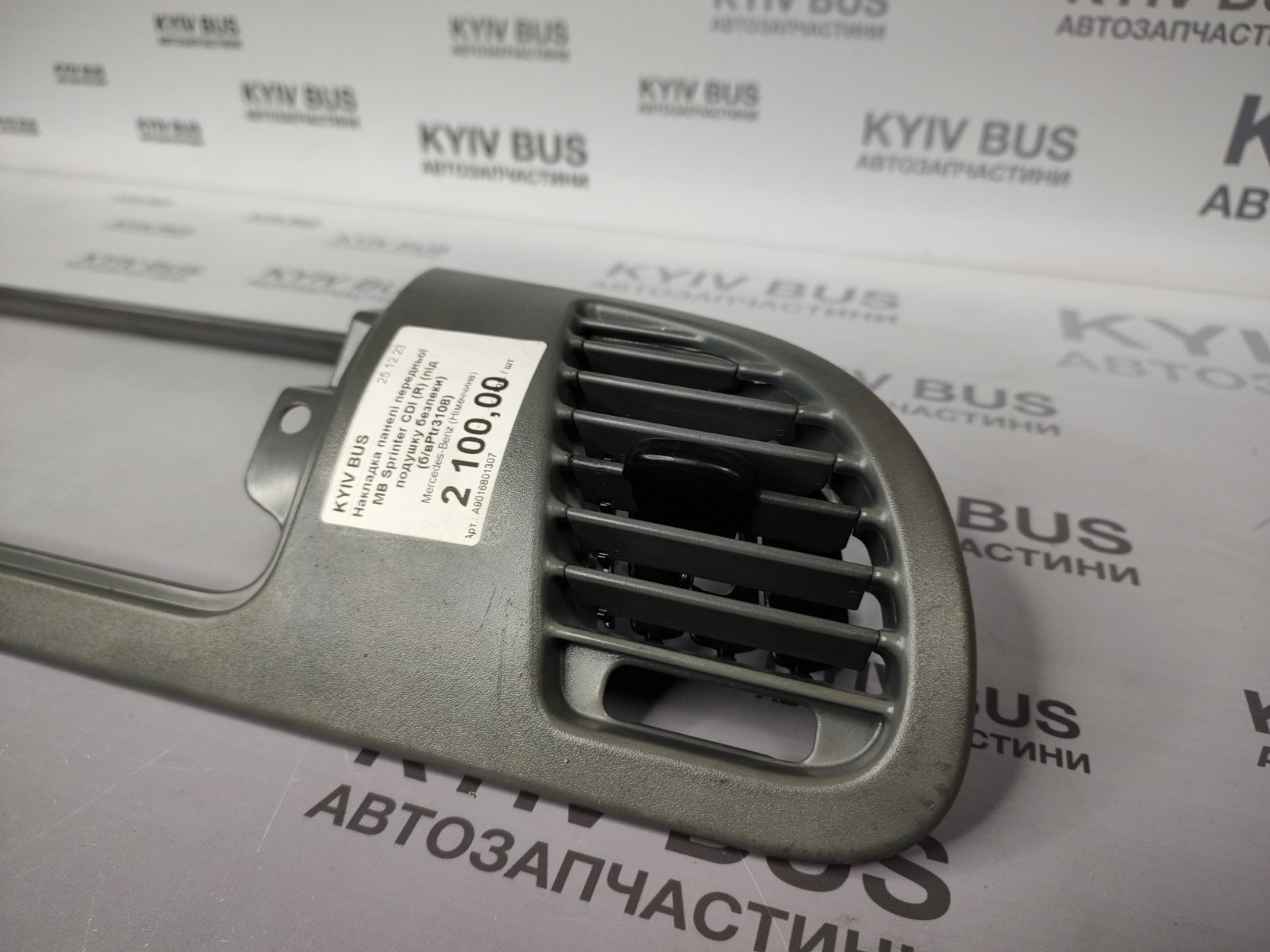 Накладка передньої панелі, ТОРПЕДО, з дефлекторами MB Sprinter 903 CDI [ R , Пасажирська ] [б/в]