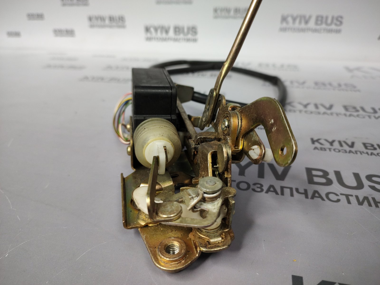 Замок двері 12V [б/в]