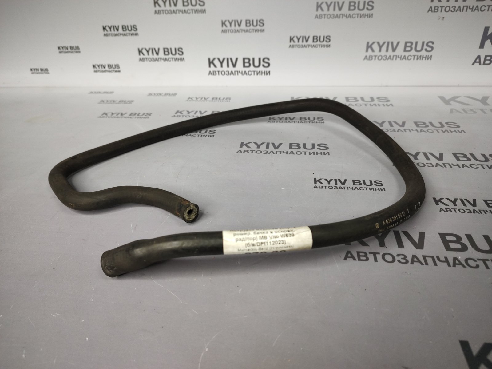 Патрубок водяний /обр. з рошир. бачка в основн. радітор/ MB Vito W639