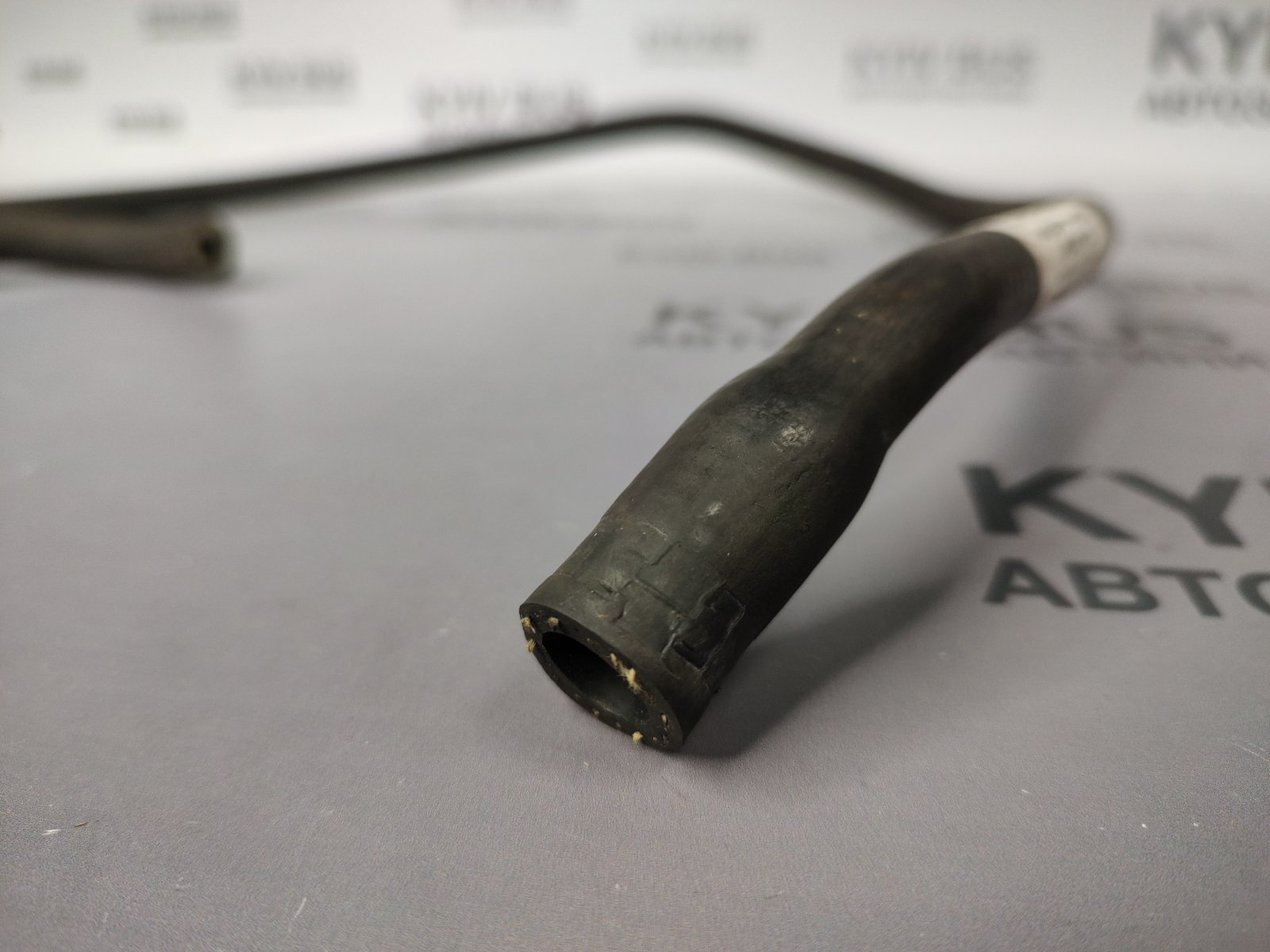 Патрубок водяний /обр. з рошир. бачка в основн. радітор/ MB Vito W639