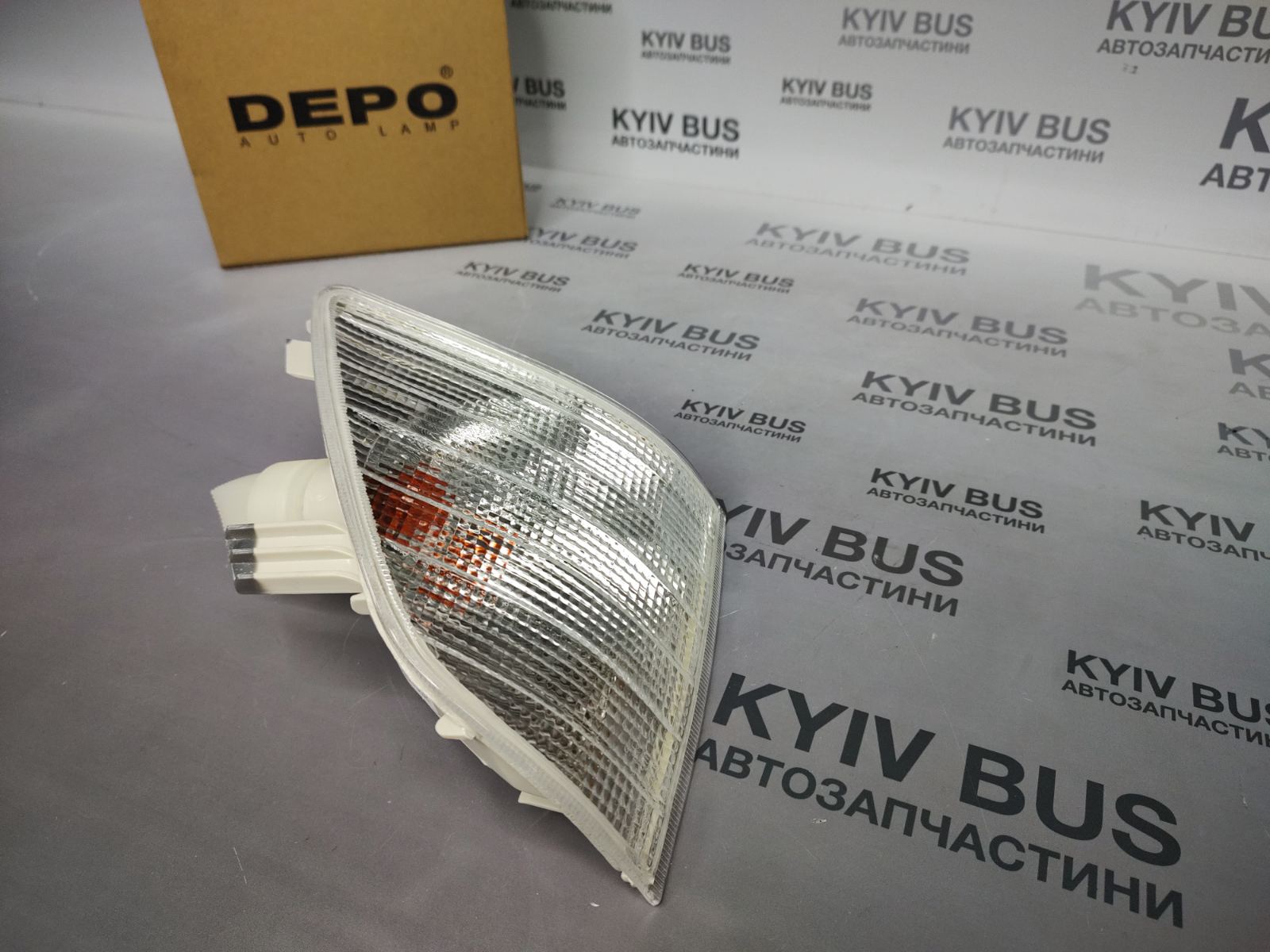 Поворот передній MB Sprinter TDI 96-00 [ R ] + паторон + лампа