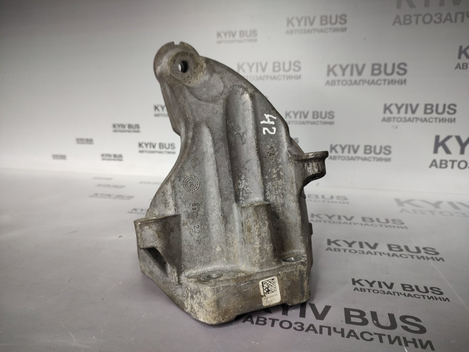Кронштейн двигуна OM 651 №8 [ L ] MB Sprinter 906