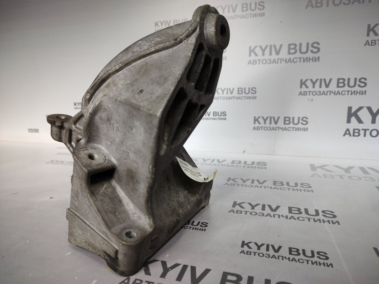 Кронштейн двигуна OM 651 №8 [ L ] MB Sprinter 906