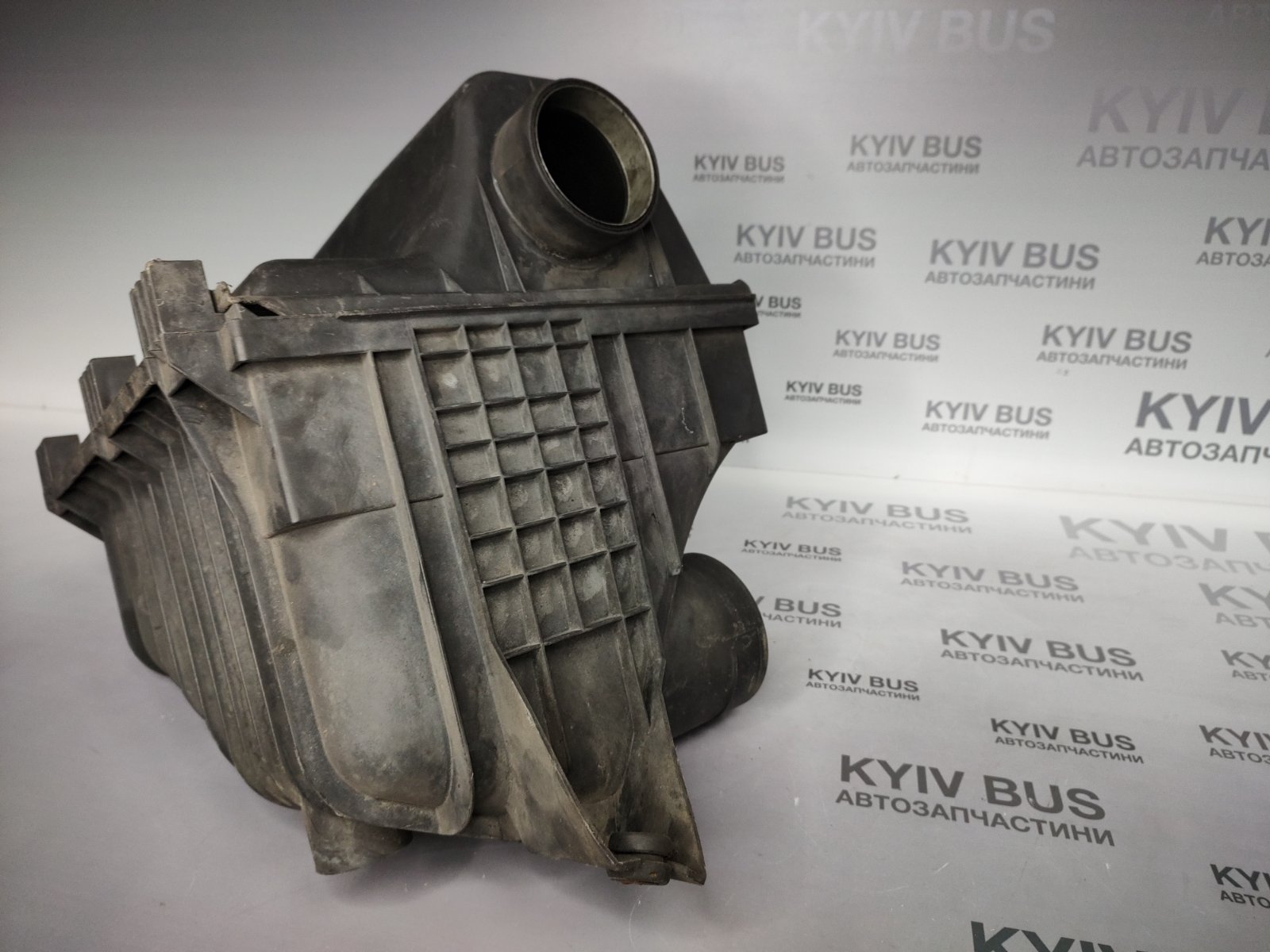 Корпус повітряного фільтру ОМ611 / ОМ612 [з або без індікатора обслуговування] [б/в]