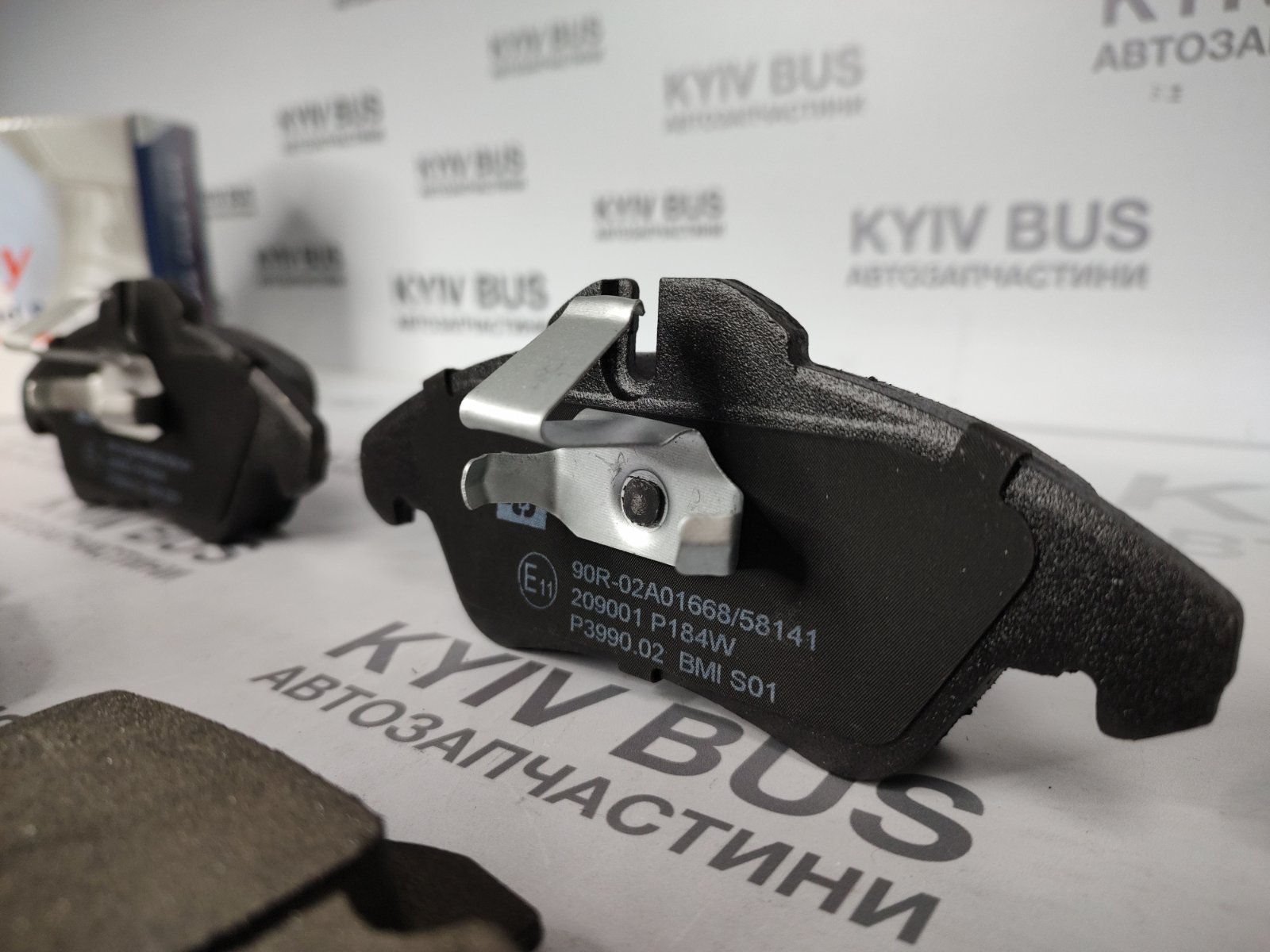 Колодки гальмівні дискові [передні] [W901-904] / Без датчиків /