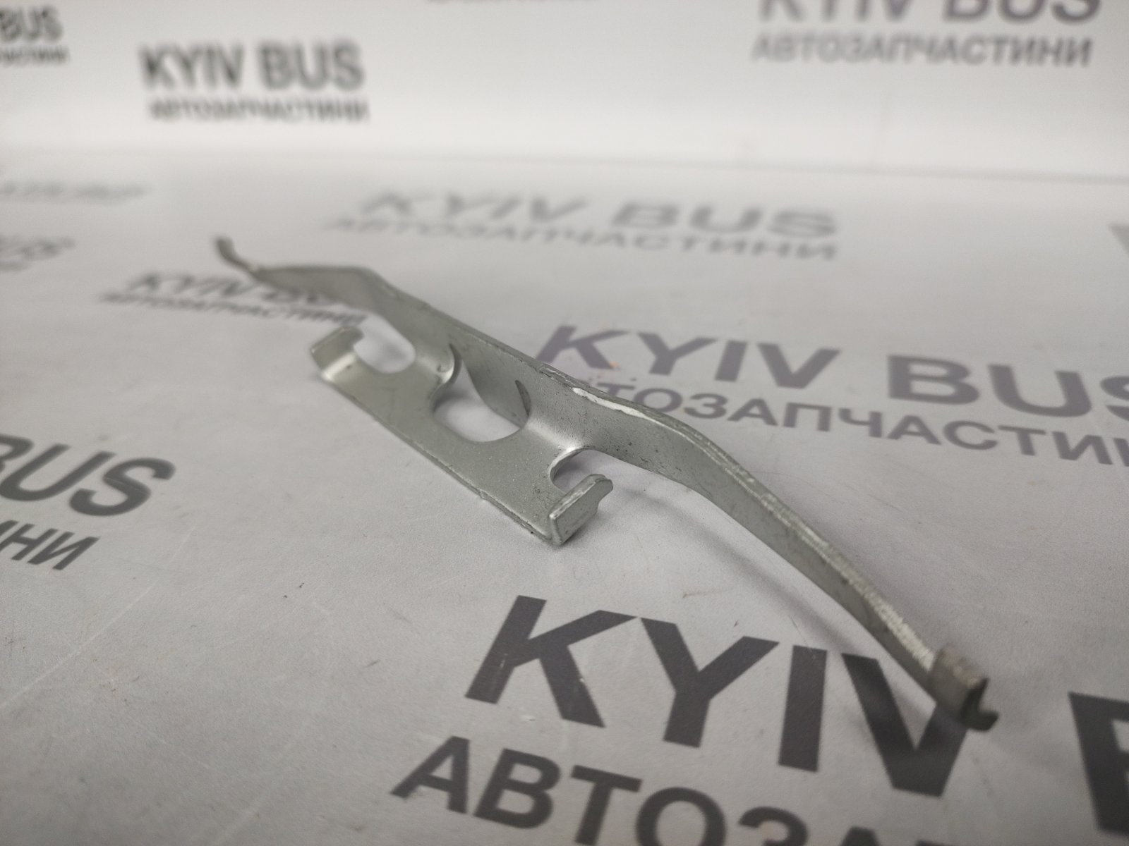 Пружина / Планка / Скоба суппорта зад = перед MB Sprinter W903 / ATE велика /